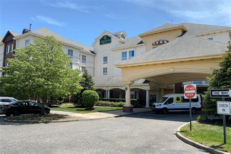 hotels islip ny